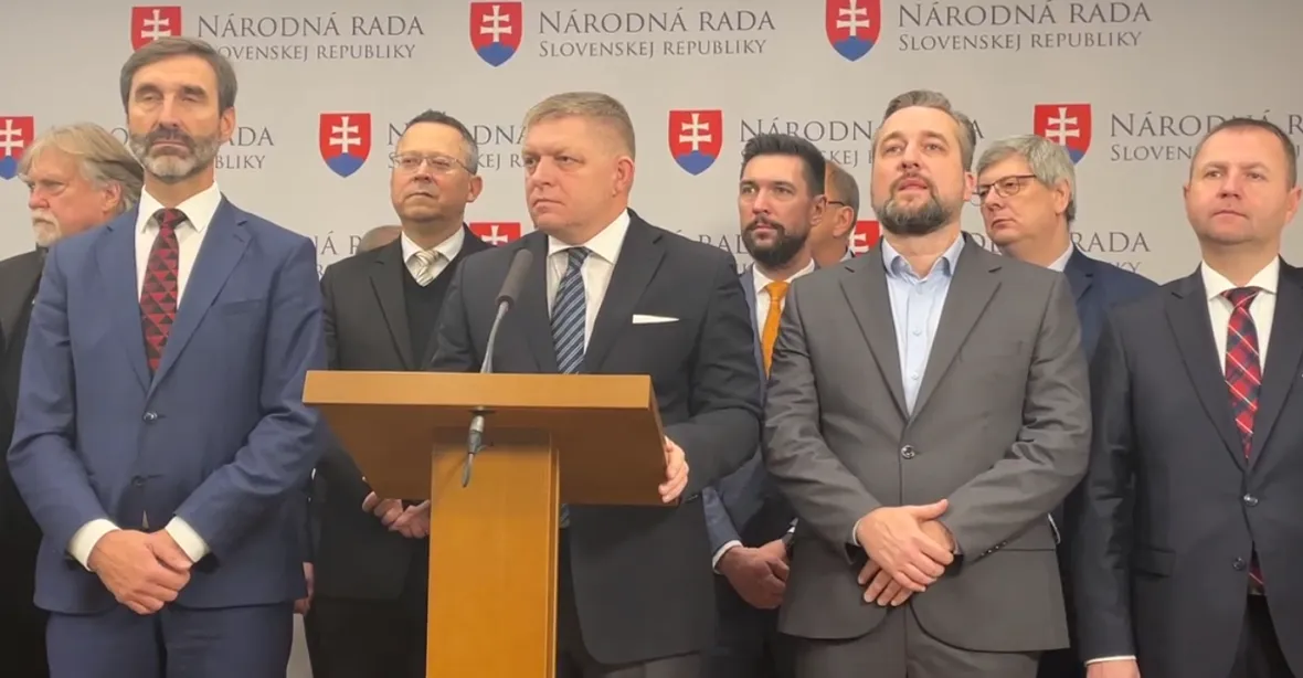 Slovenská prokuratura zrušila stíhání expremiéra Fica i exministra vnitra