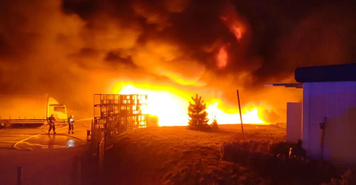 Policie obvinila muže ze založení požáru hal v Boleslavi. Škoda je tři miliardy