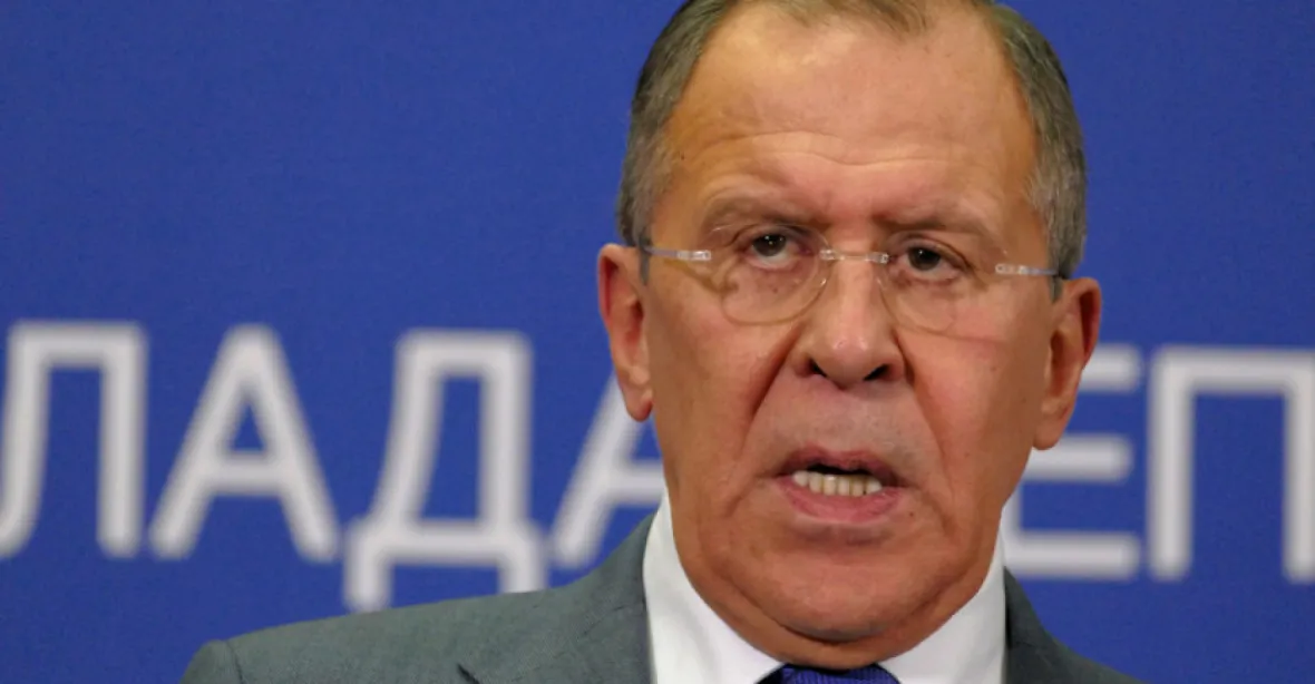 Jaderné velmoci se podle Lavrova musí vyhnout střetu. „Západ Ukrajinu doslova tlačí“