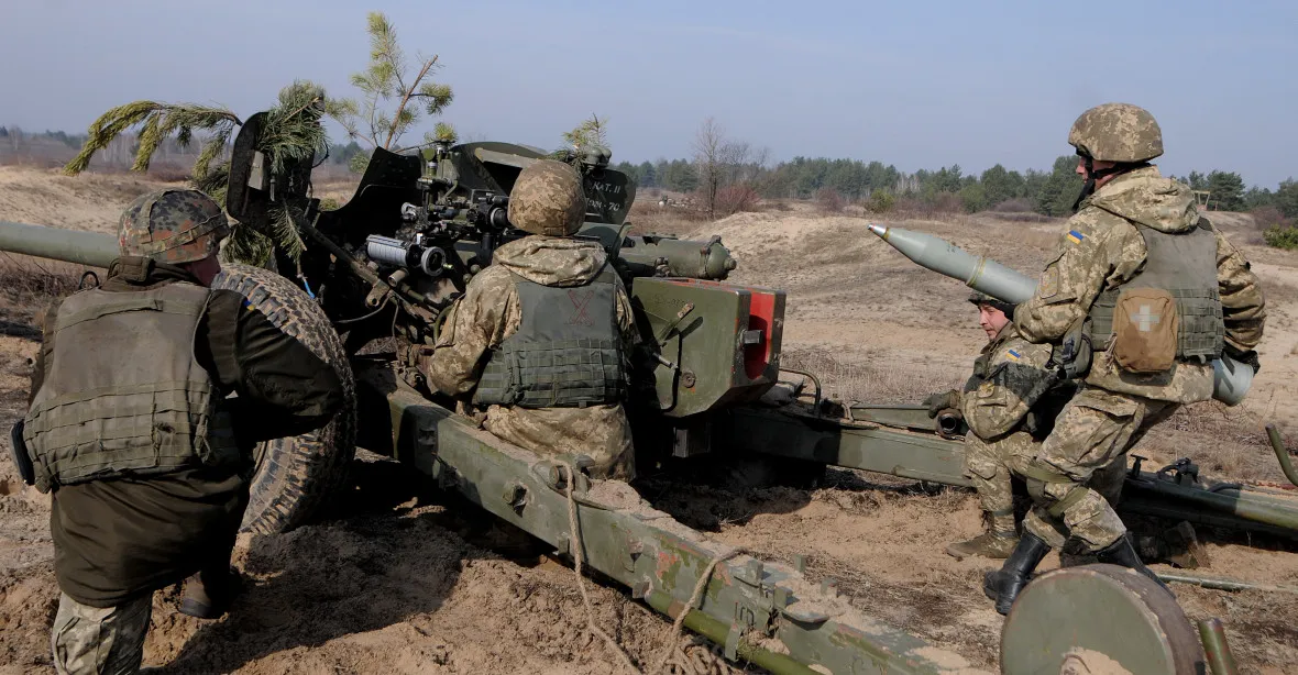 Ukrajině docházejí zásoby munice. NATO chce rozjet továrny v ČR a na Slovensku