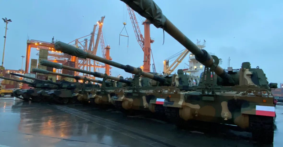 OBRAZEM: Rodí se nejsilnější armáda Evropy. Polsko obdrželo tanky a houfnice z Koreje