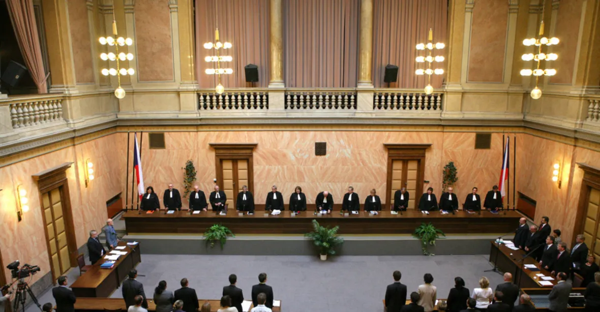 Souboj Nerudové se Zemanem o Ústavní soud. Její postup je „jediný možný“