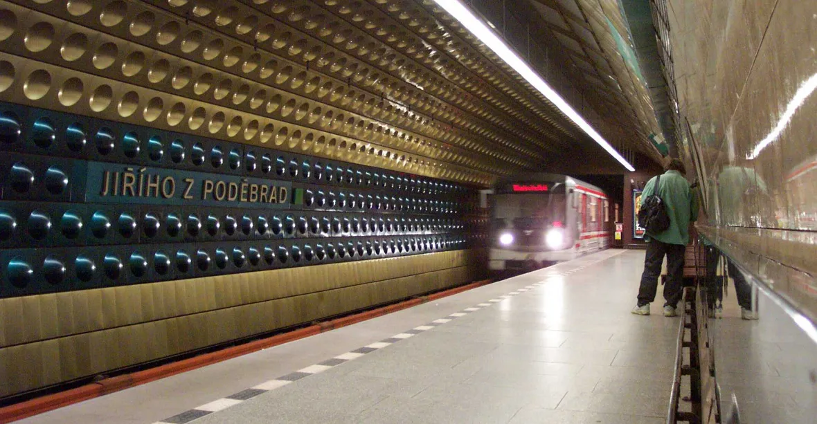 Stanice metra Jiřího z Poděbrad se skoro na rok uzavře