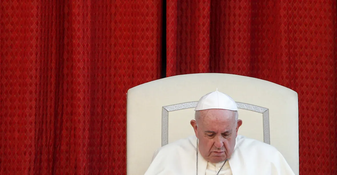 Papež František se rozplakal u modlitby za mír na Ukrajině