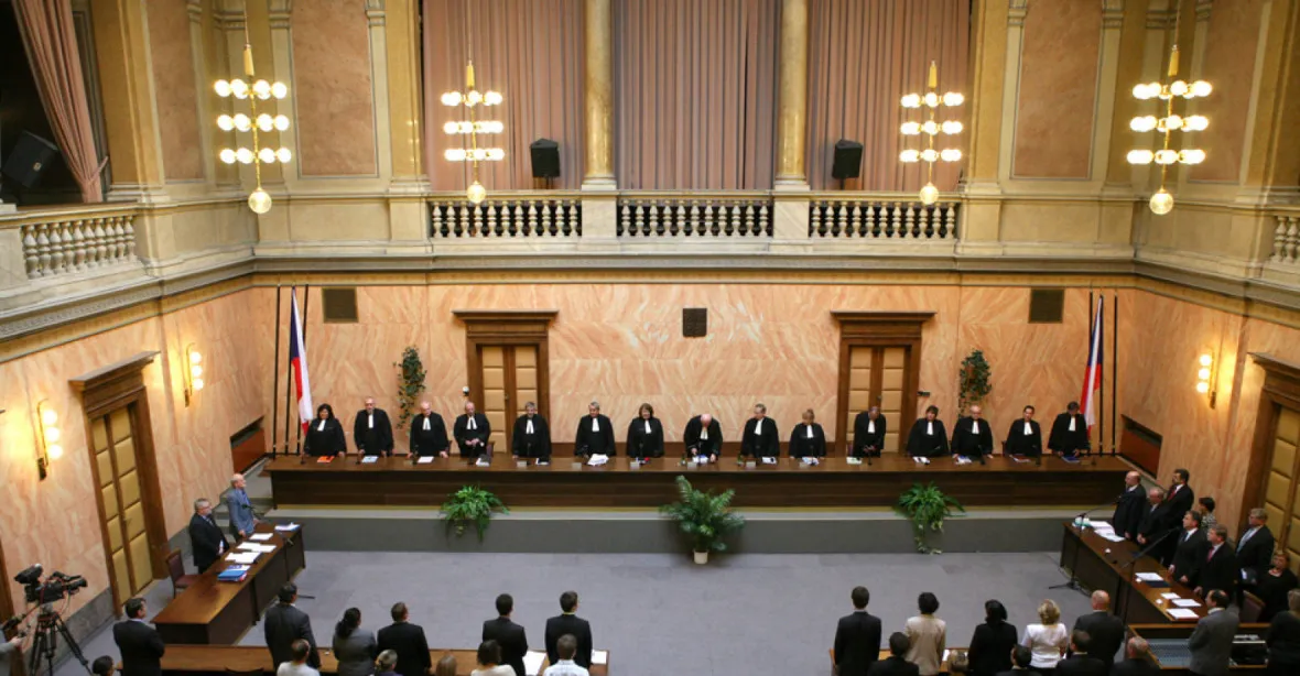 Zeman naznačil, že uvažuje o jmenování nového šéfa Ústavního soudu