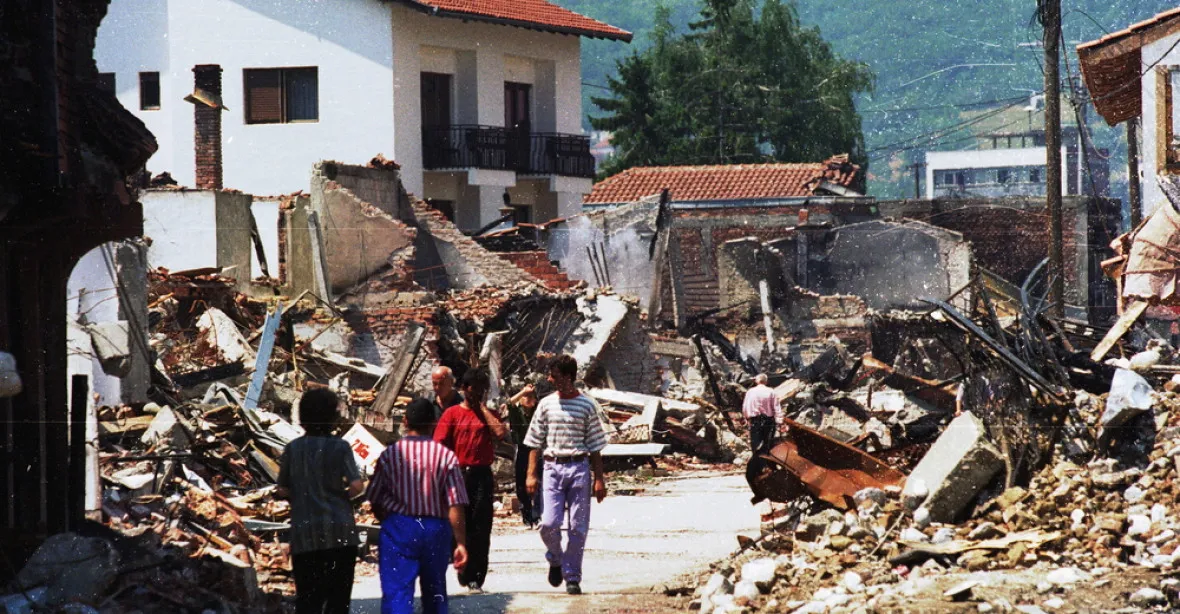Mučení a vraždy Albánců v Kosovu. Haag poslal bývalého velitele na 26 let za mříže