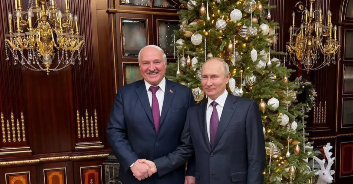 Putin nechce Bělorusy pohltit, chce s nimi cvičit. Lukašenko dal rozkaz raketometům