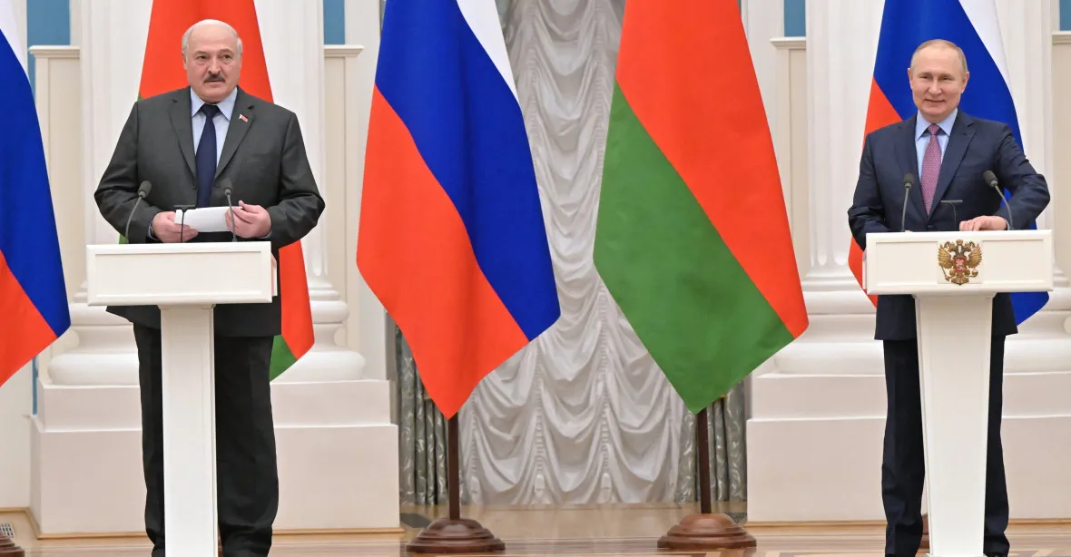 Putin u Lukašenka neuspěl. Běloruský vpád na Ukrajinu zůstává nepravděpodobný
