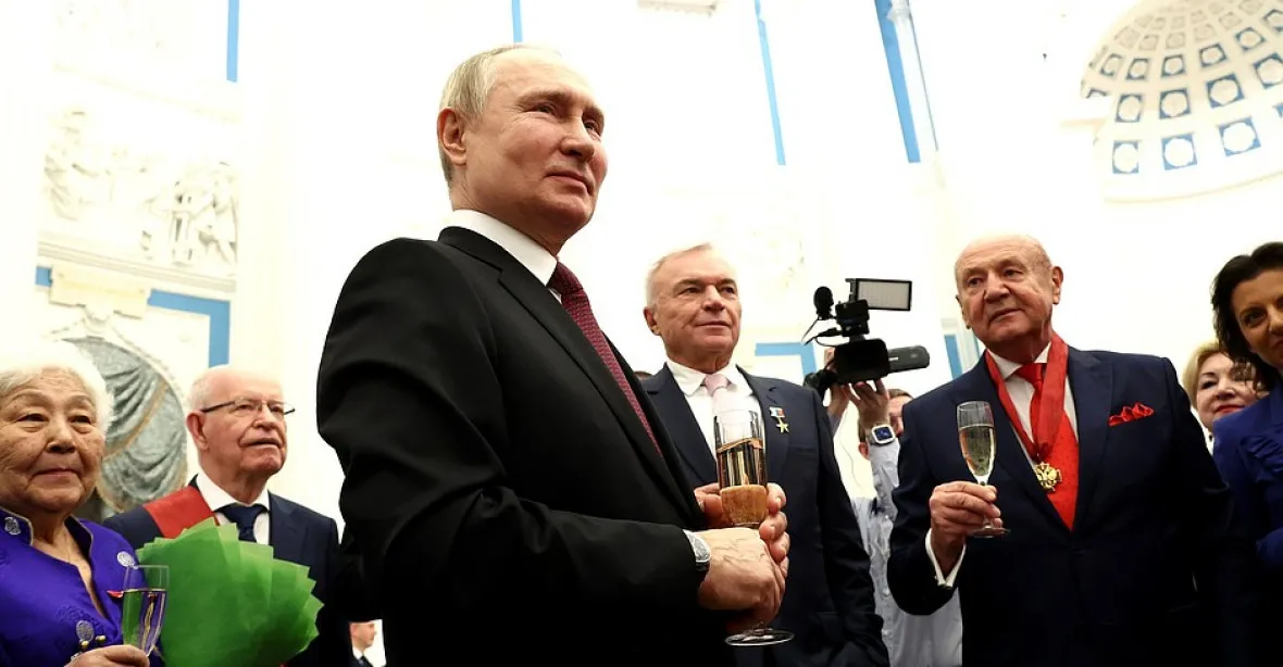 Putin vyhlásil hon na špiony a zrádce. „Prověř kamaráda,“ hlásají billboardy v Rusku