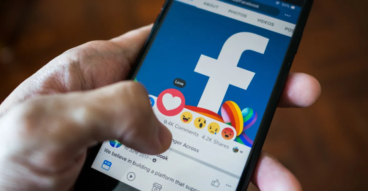 Po Google i Meta. Facebook v Česku začal odstraňovat náhledy u zpravodajských článků