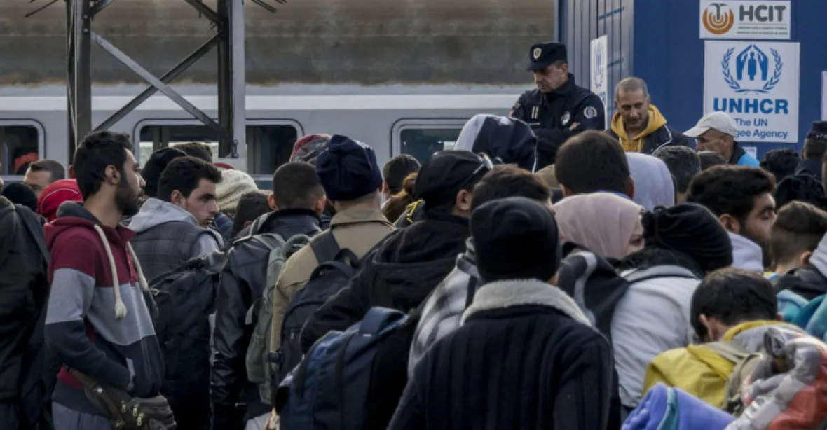 Situace na vnější hranici EU přitvrzuje. Řecko staví žiletkový plot proti migrantům
