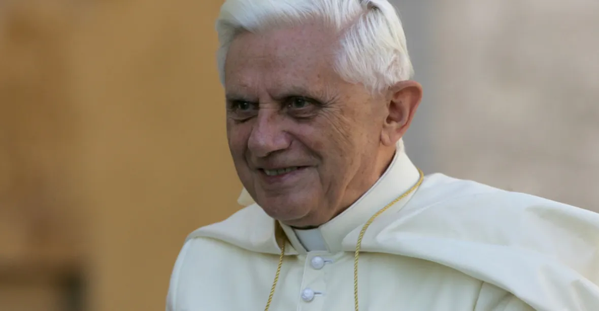 Zemřel emeritní papež Benedikt XVI.