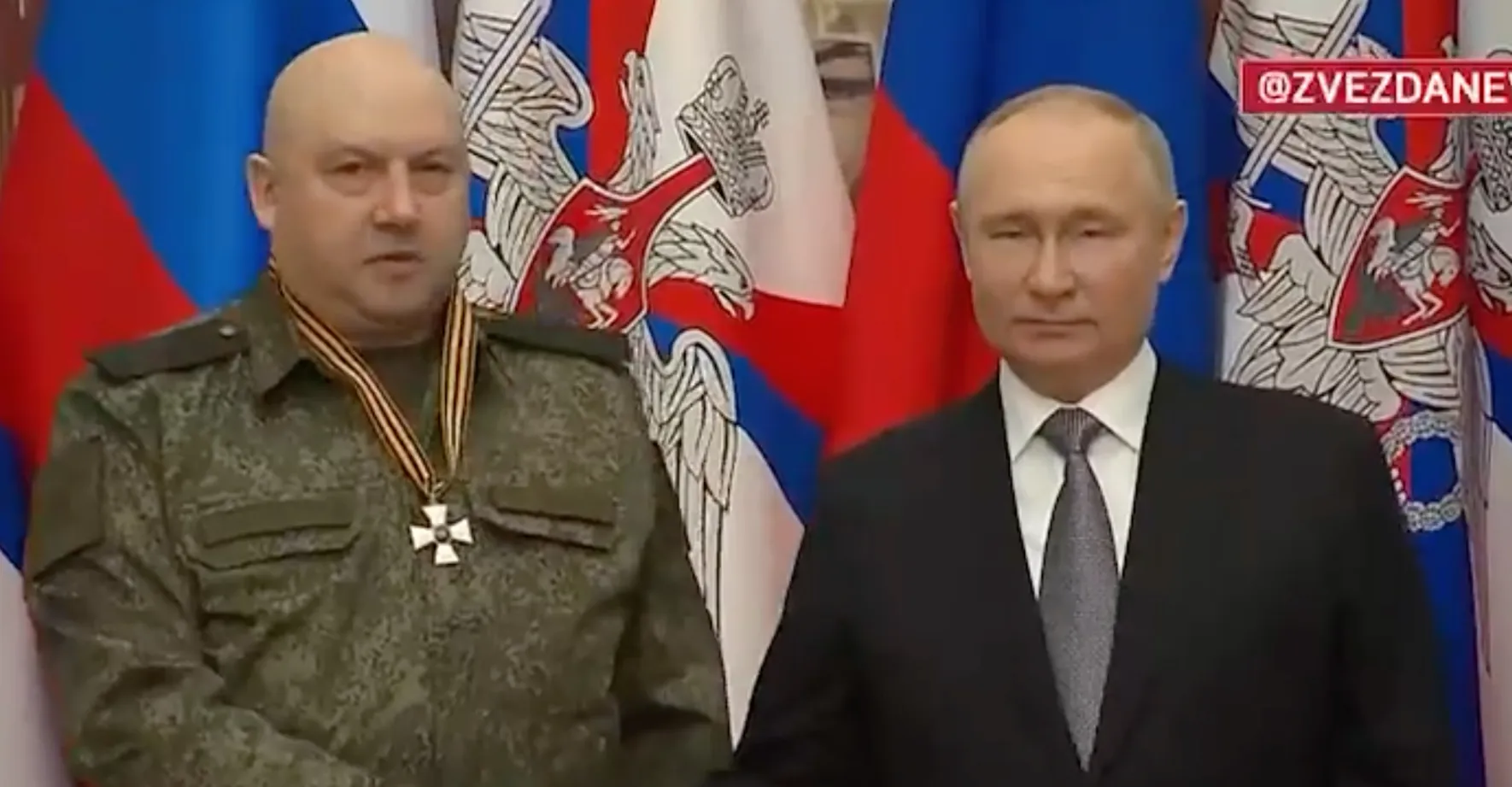 VIDEO: Putin vyznamenal velitele jednotek na Ukrajině Surovikina