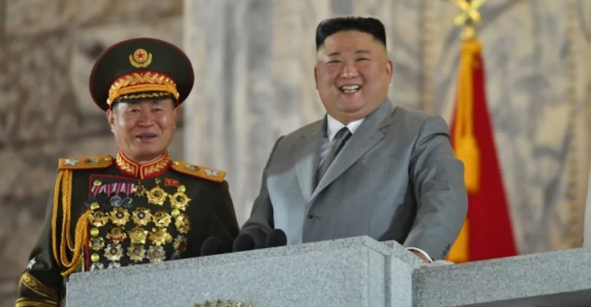 Nečekaná změna v KLDR. Kimův nejvyšší generál byl zbaven funkce