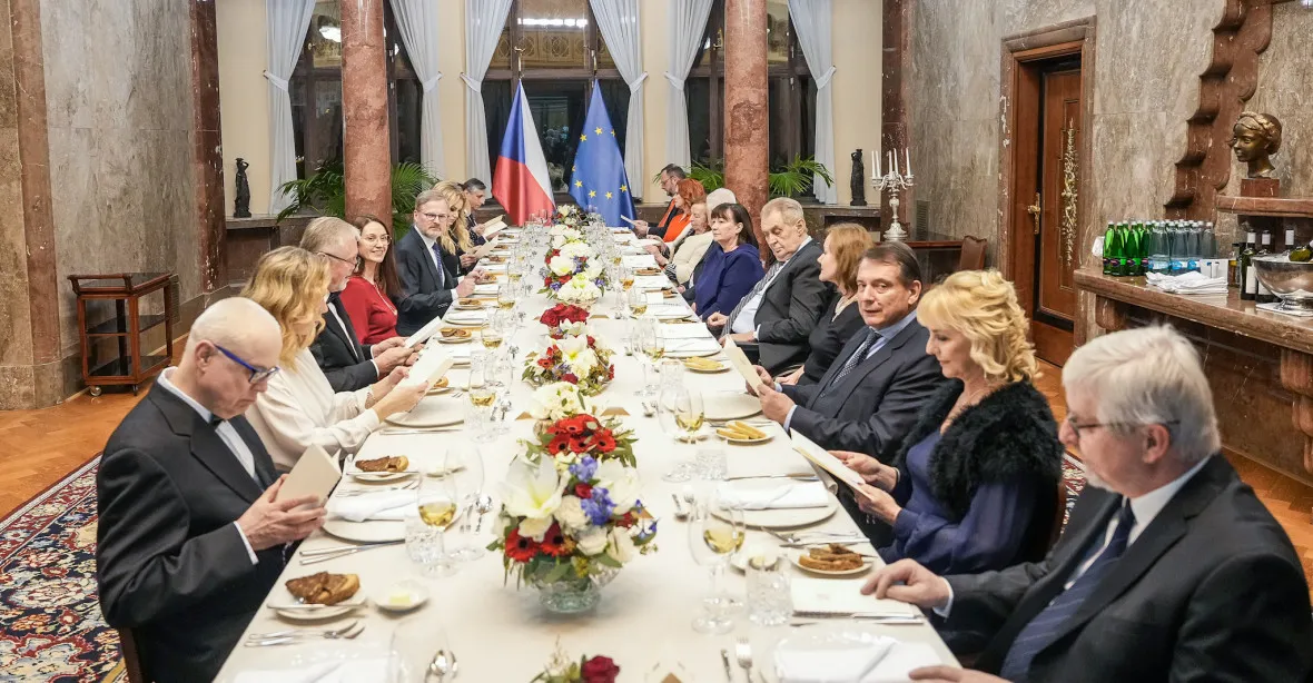 GALERIE: „Riskantní, ale skvělý nápad.“ Topolánek a Fiala hodnotí večeři bývalých premiérů