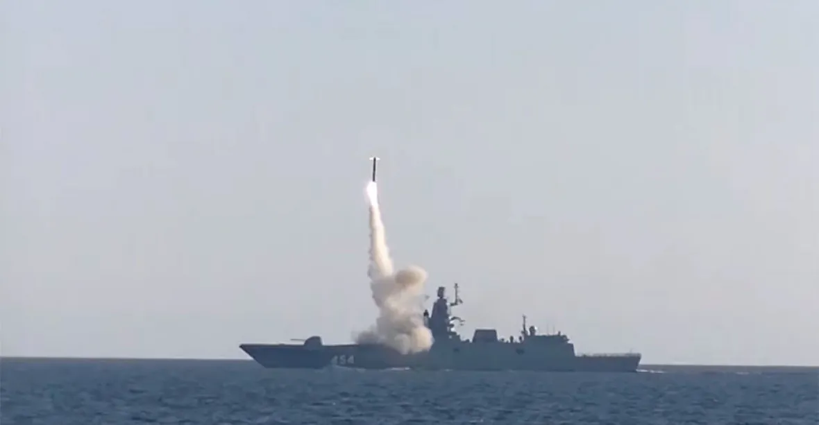 Rusko demonstruje sílu. Nasadilo loď s hypersonickými raketami