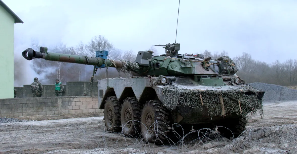 Západ se dohaduje, co je tank. Tabu na Ukrajině prolomí hlavně „lovec tanků“