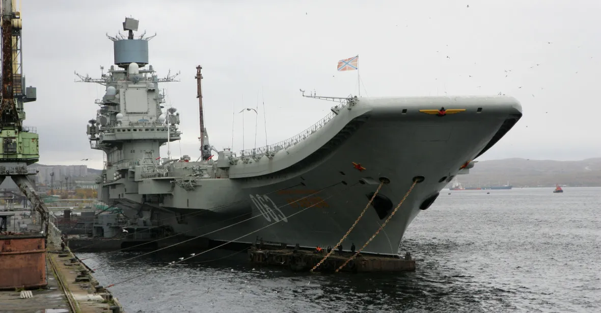 Jediná ruská letadlová loď Admirál Kuzněcov je ve stavu nouze