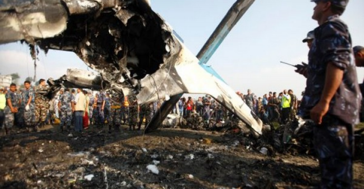VIDEO: Poslední okamžiky cestujících. Havárii letadla v Nepálu nikdo nepřežil, tvrdí policie