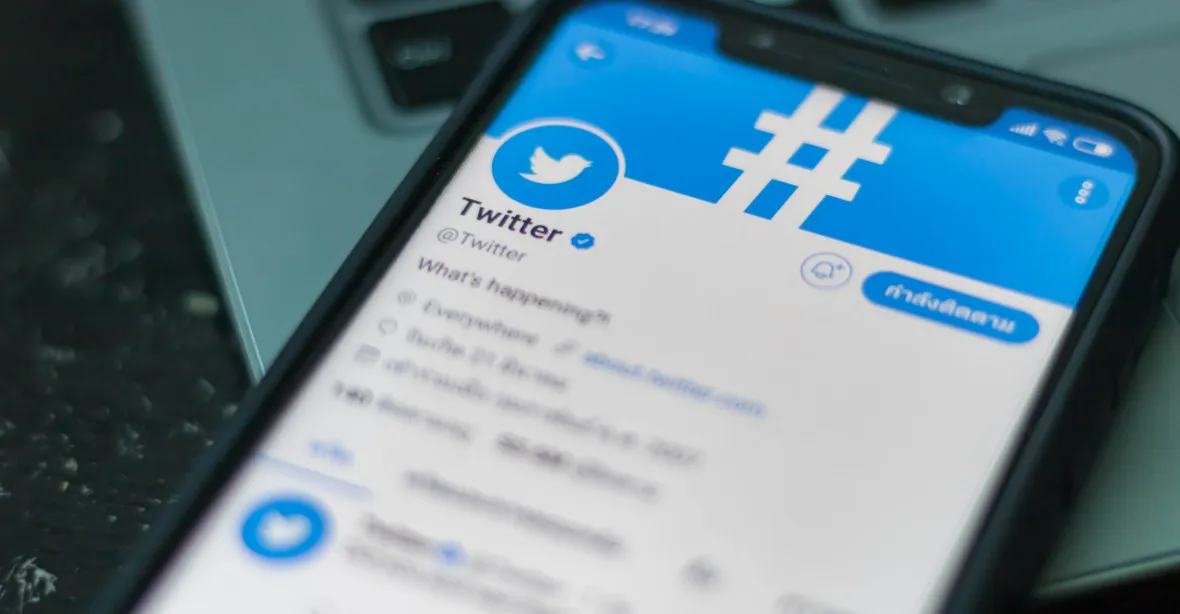 Twitter opustilo přes 500 inzerentů. Po Muskově převzetí klesly příjmy sítě o 40 procent