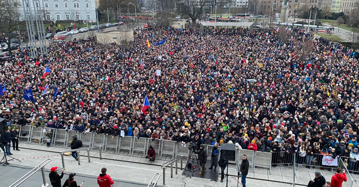 „Strašit mobilizací je nechutné.“ Pavla v Brně přivítalo 8000 lidí