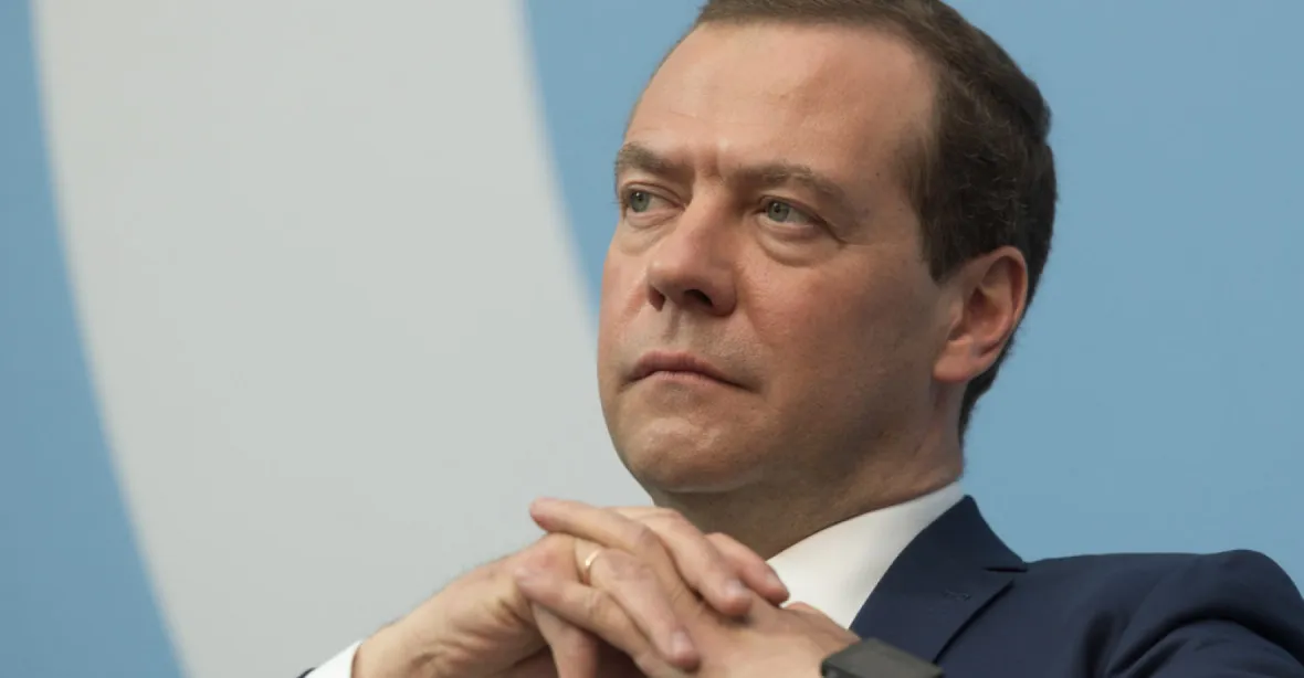 Je to „nová vlastenecká válka,“ prohlásil Medveděv a přirovnal Západ k nacistům
