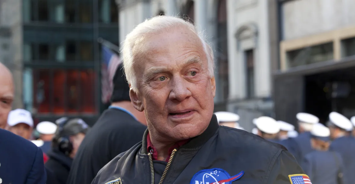 Druhý člověk na Měsíci Buzz Aldrin se na své 93. narozeniny počtvrté oženil