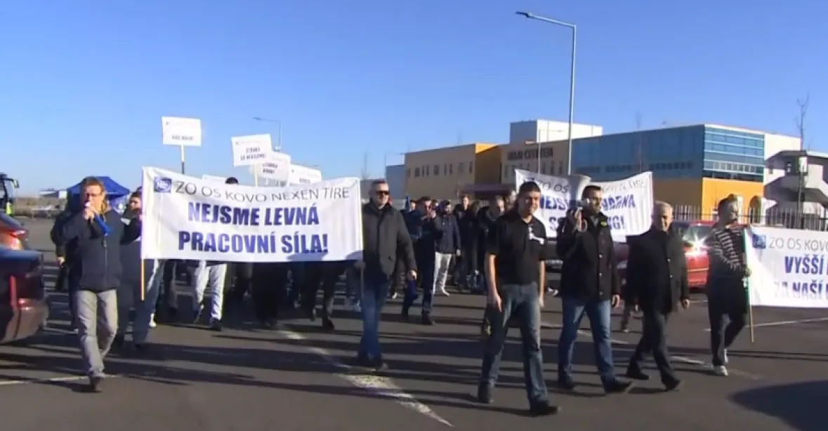 Velká stávka u Žatce. Zaměstnanci Nexen Tire Europe chtějí navýšení mezd