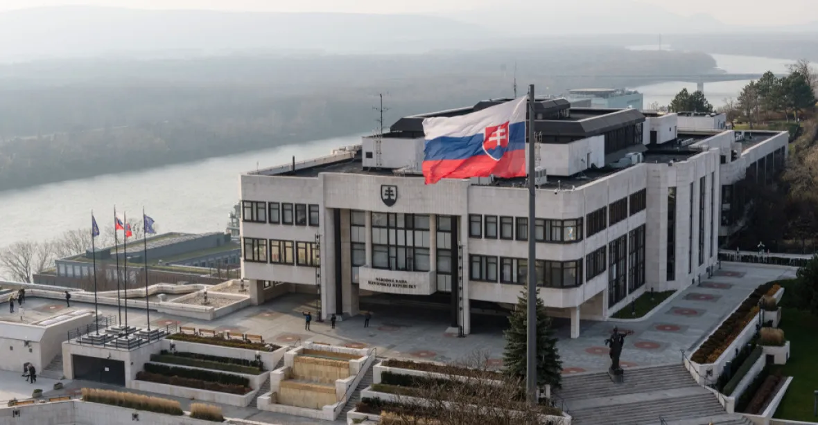 Předčasné volby do slovenského parlamentu budou 30. září