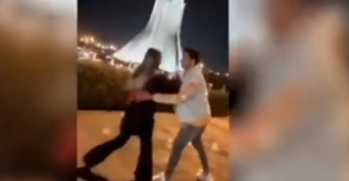 VIDEO: Deset let vězení za tanec na Instagramu