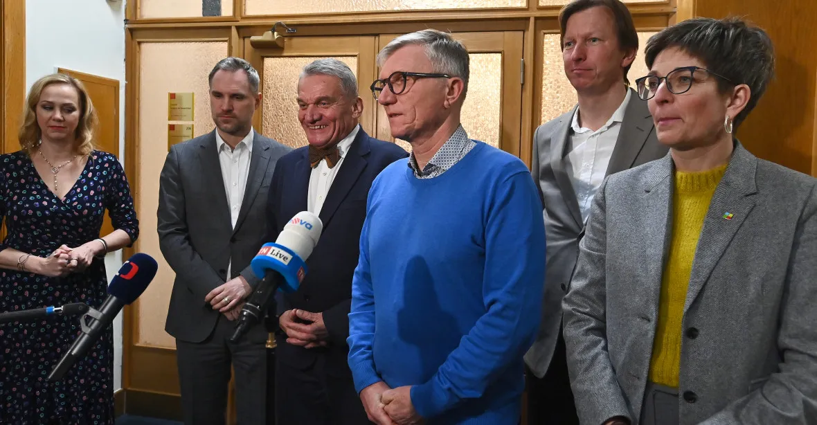 Čtyři měsíce po volbách. SPOLU, Piráti a STAN v Praze uzavřeli koaliční smlouvu