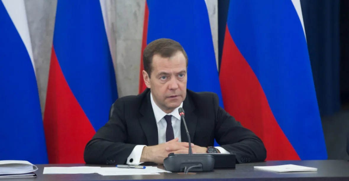 Pokud zaútočíte na Krym, odpověď bude rychlá, celá Ukrajina shoří, vzkázal Medveděv