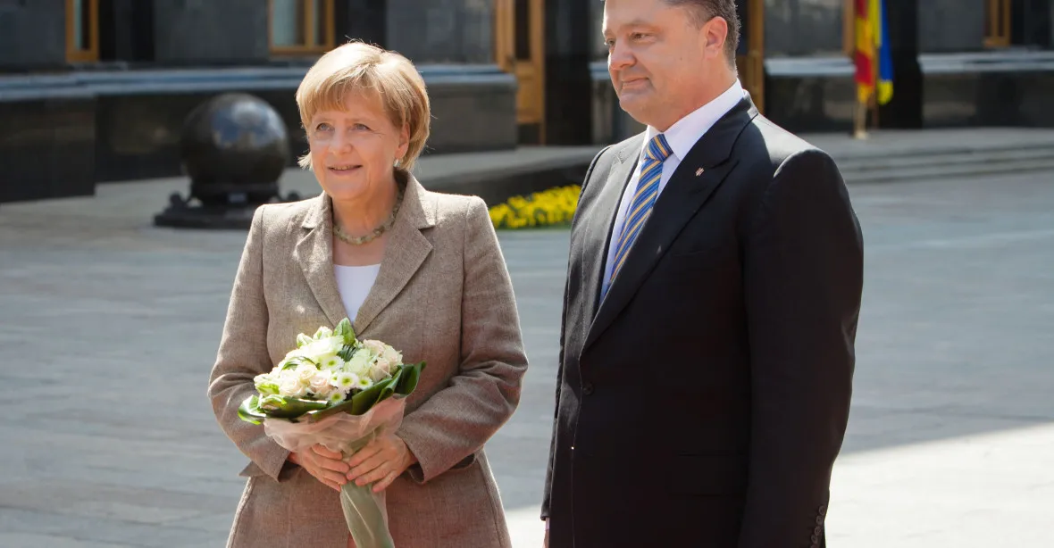 Merkelová naletěla vtipálkům, vydávali se za bývalého prezidenta Ukrajiny