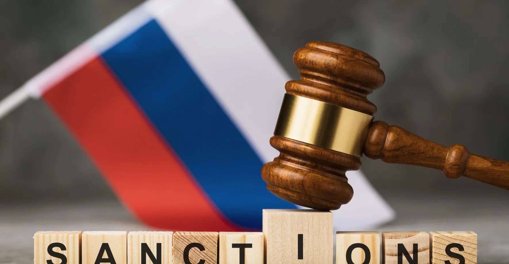 EU oficiálně schválila další balík sankcí proti Rusku, zasáhne banky i export
