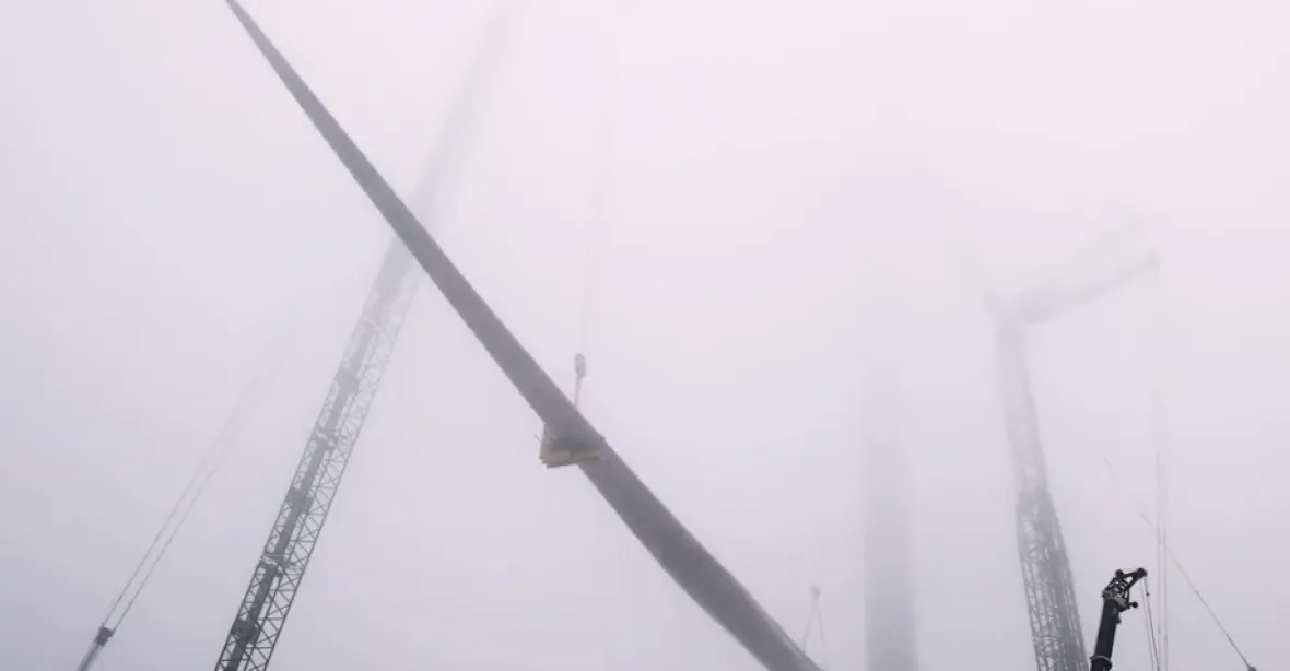 Gigantická větrná turbína roste v Dánsku. Její lopatka je delší než fotbalové hřiště