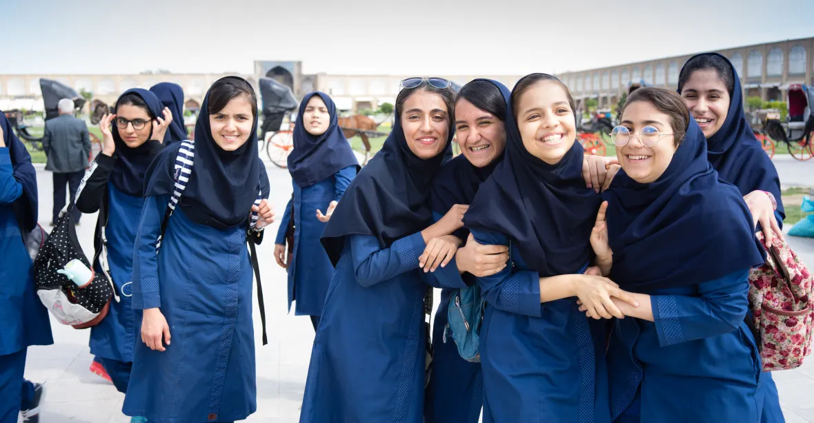 Útok dusíkem na deset studentek v Íránu. „Je to snaha zrušit výuku dívek“