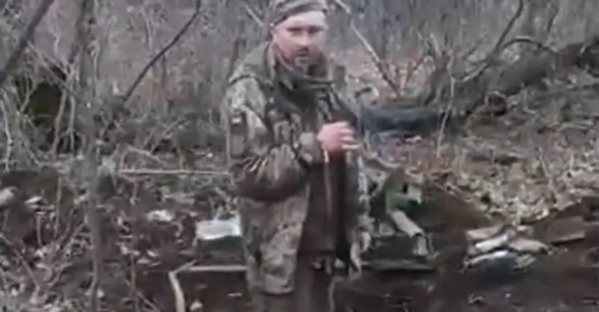 VIDEO: Chladnokrevná poprava zajatce. „Sláva Ukrajině,“ řekl voják před smrtí