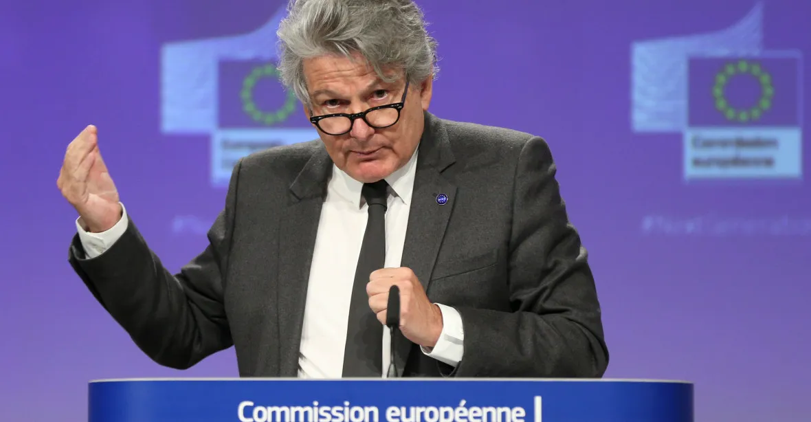 EU má přejít na válečnou ekonomiku, navrhuje eurokomisař Breton
