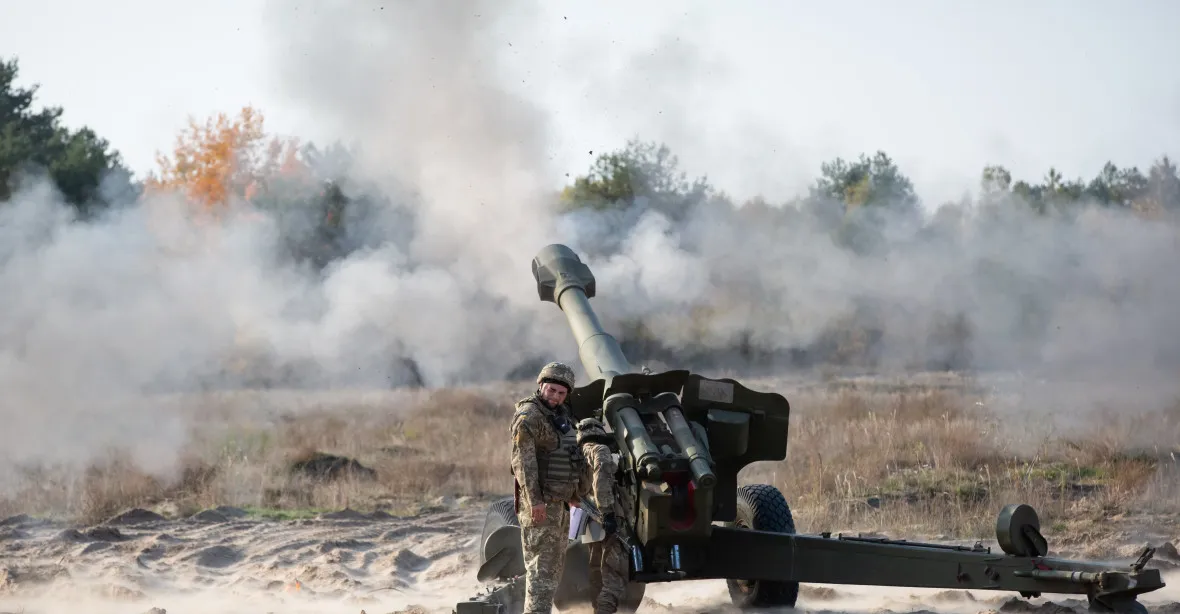 EU zvažuje vyčlenění dvou miliard eur na dělostřeleckou munici pro Ukrajinu