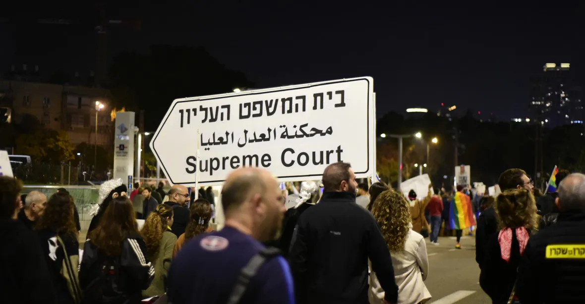 V Izraeli už desátý týden demonstrují proti soudní reformě. Do ulic vyšly statisíce lidí