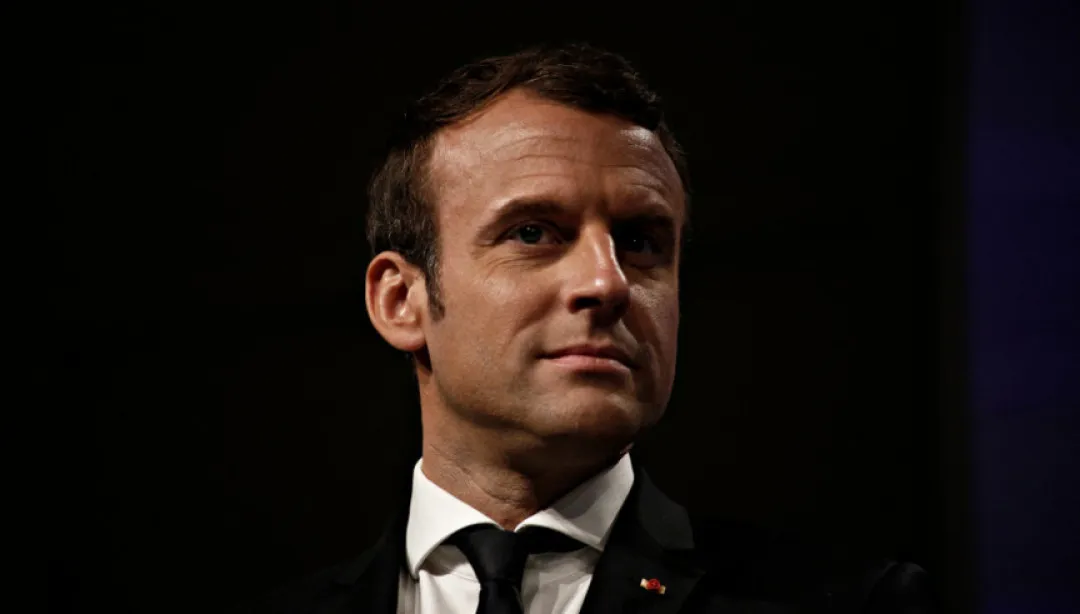 Macron ustál hlasování o nedůvěře. Protesty proti důchodové reformě potrvají týdny