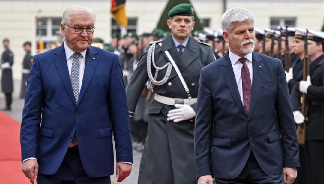 Pavel vidí Německo jako lídra ve vojenství. Steinmeier se těší na návštěvu Prahy