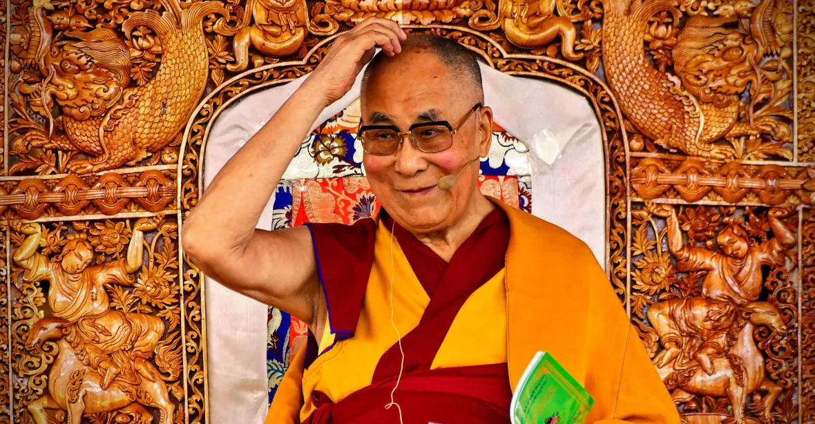 Dalajláma určil nového vůdce buddhismu: 8letého Mongola narozeného v USA