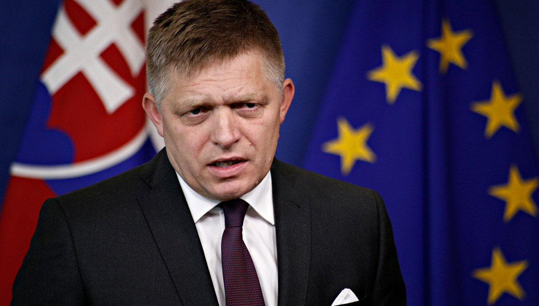 Fico na Slovensku dominuje v předvolebním průzkumu, jeho náskok roste
