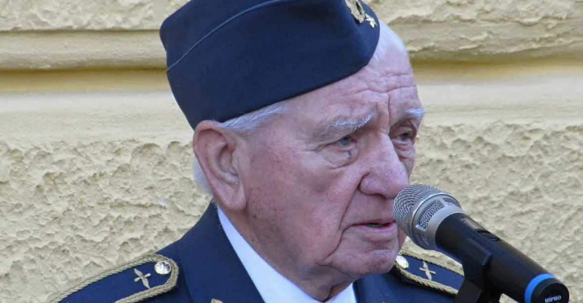 Zemřel válečný veterán a český stíhací pilot RAF Emil Boček. „Ztrácíme jednoho z největších hrdinů naší historie“
