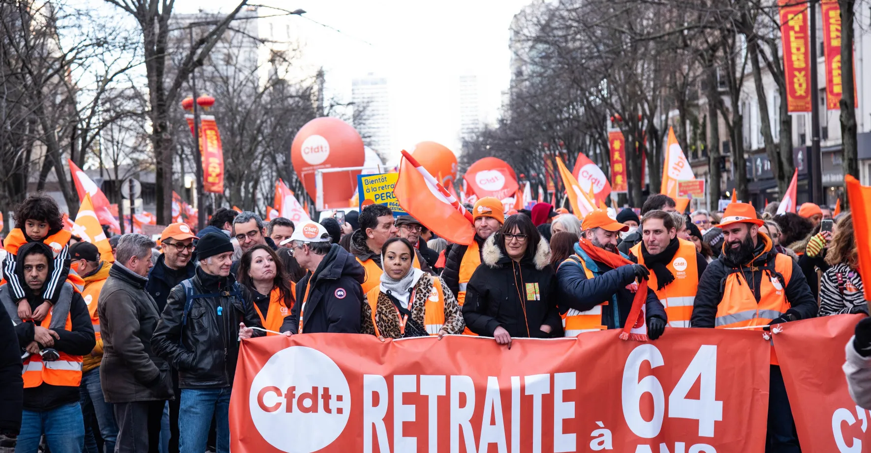 Francii ochromila desátá generální stávka, v ulicích je rekordní počet policistů
