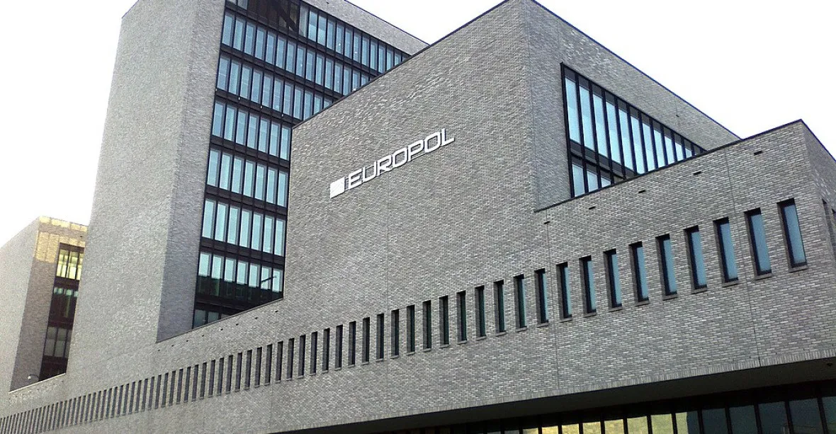 Zločinci jsou připraveni zneužít ChatGPT, varuje Europol