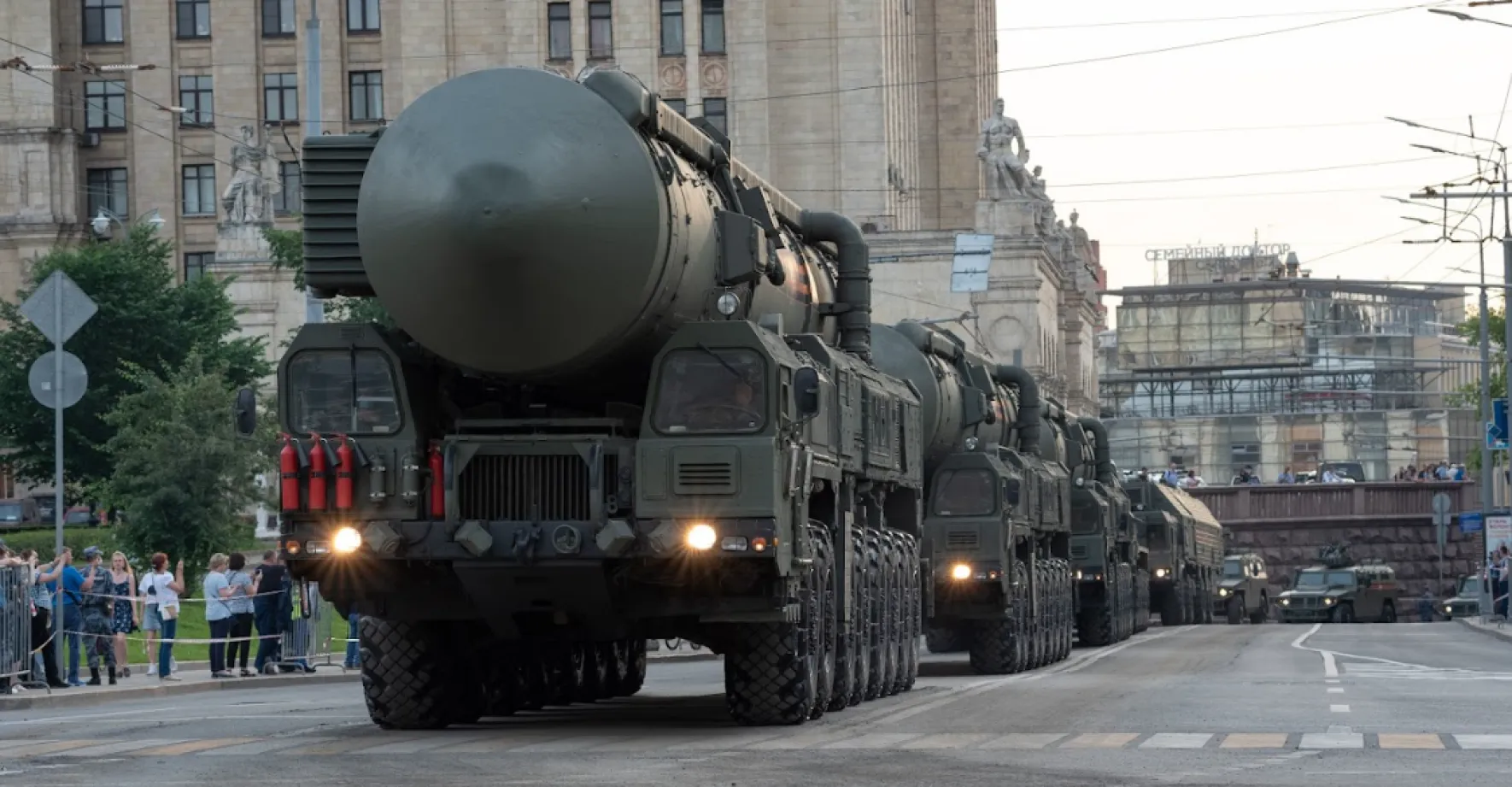 Rusko předvádí své jaderné rakety, zahájilo rozsáhlé vojenské cvičení