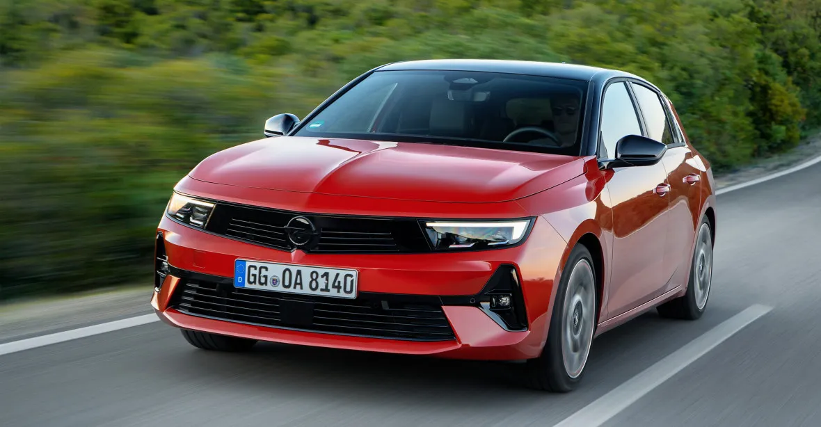 Nová Opel Astra: sázka na ostře řezané rysy