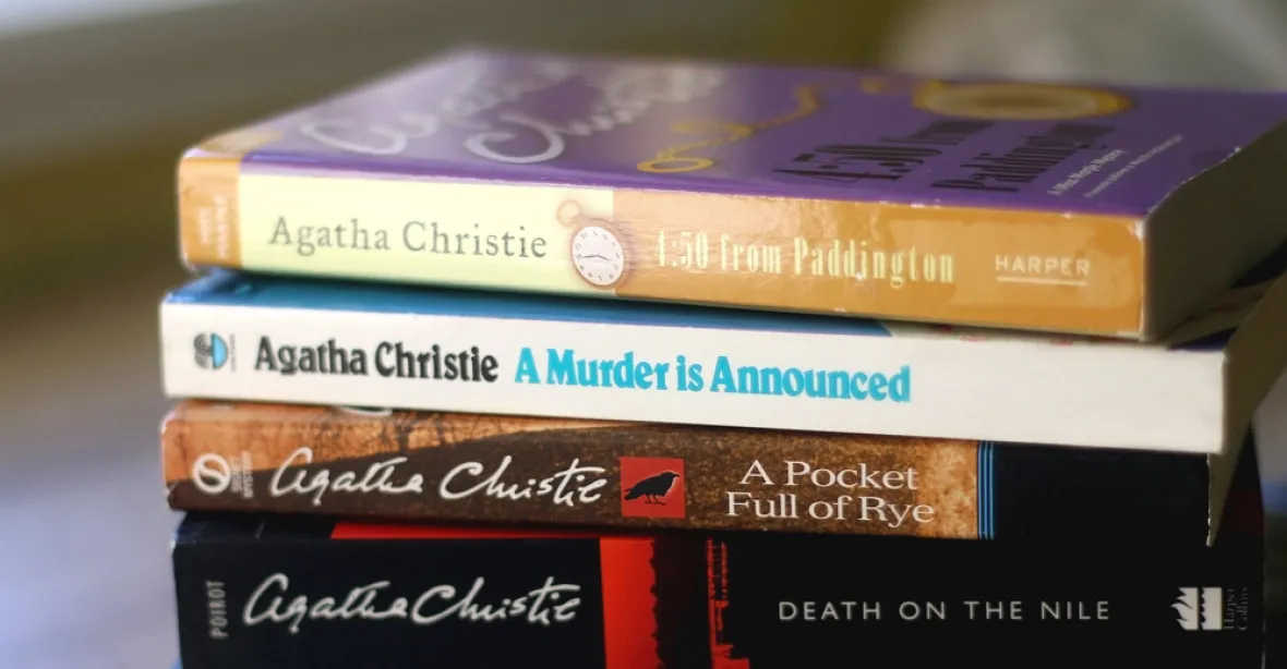 Další oběť „citlivých čtenářů“. Škrtům čelí knihy Agathy Christie o Marplové a Poirotovi